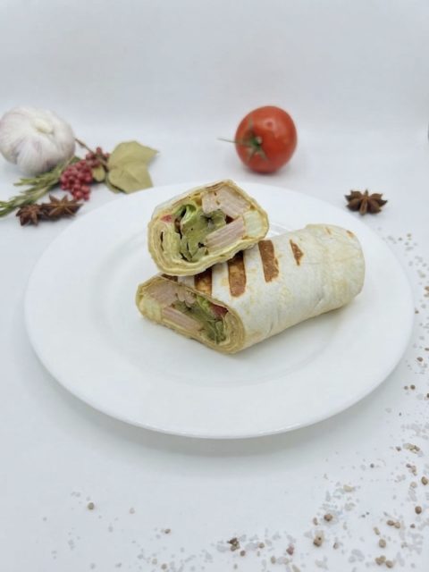 Ролл с копченной курицей