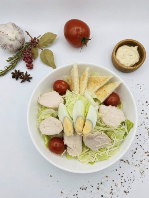 Салат «Цезарь с курицей»