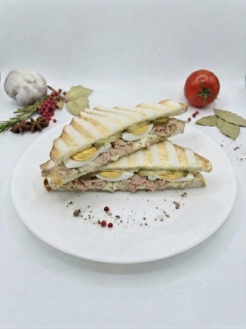 Сэндвич с тунцом